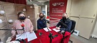 Policyjny profilaktyk społeczny oraz pracownicy Miejskiego Domu Kultury w Radomsku prowadzą audycję radiową poświęconą bezpieczeństwu podczas ferii zimowych