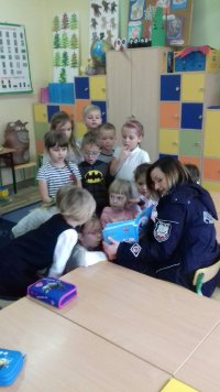 Spotkanie dzielnicowej z uczniami przedszkola nr 6 w Radomsku