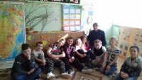 Dzielnicowa z uczniami III klasy PSP w Rzejowicach