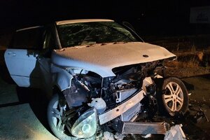 Policjanci podczas zabezpieczania wypadku drogowego