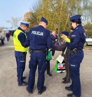 Policjanci podczas akcji.