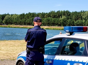 Policyjna akcja nad wodą.