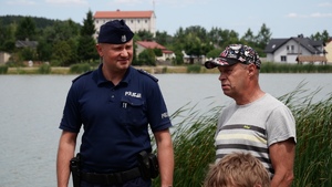 Policyjna akcja nad wodą.