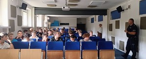 Dzielnicowy spotkał się z uczniami Zespołu Szkół Drzewnych i Ochrony Środowiska w Radomsku