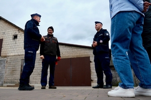 Dzielnicowy w trosce o bezpieczeństwo ludzi i zwierząt.
