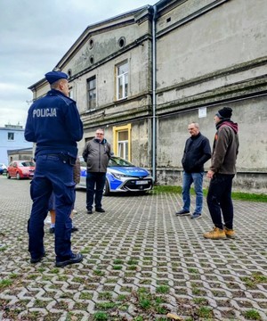 Dzielnicowy spotkał się z mieszkańcami TBS w Radomsku.
