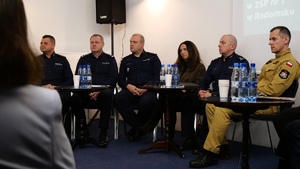 Debata społeczna z udziałem młodzieży.