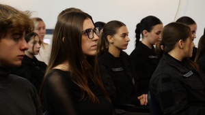 Debata społeczna z udziałem młodzieży.