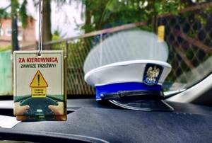 Czapka policyjna.