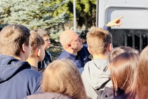 Młodzież z wizytą w radomszczańskiej komendzie.