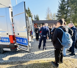 Młodzież z wizytą w radomszczańskiej komendzie.