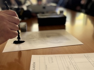 Młodzież z wizytą w radomszczańskiej komendzie.