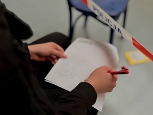 Policyjna praktyka dla uczniów klas mundurowych.