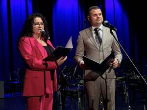 Policyjna orkiestra zagrała dla kobiet.