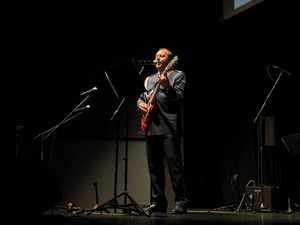 Policyjna orkiestra zagrała dla kobiet.