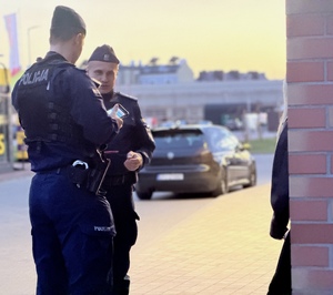 Miejsca spotkań młodzieży pod okiem policjantów.