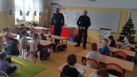 Spotkanie dzielnicowych z uczniami szkoły podstawowej  w Wielgomłynach